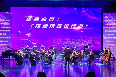 2023高雅藝術(shù)進(jìn)校園 | 青島演藝集團(tuán)歌舞劇院“指揮帶您聊交響”專(zhuān)場(chǎng)音樂(lè)會(huì)奏響膠州