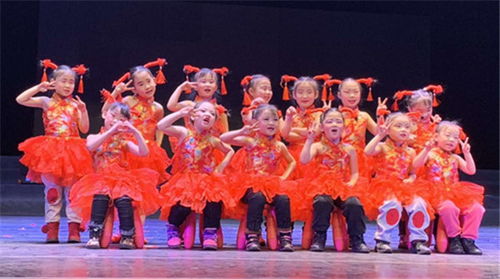 璀璨廣宇夢(mèng)，相約社區(qū)情——記迎新年文藝匯演盛況