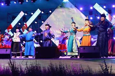 全域旅游進(jìn)行時(shí)丨溫泉縣第四屆香紫蘇文化旅游節(jié)開幕 文藝演出點(diǎn)燃夏日激情